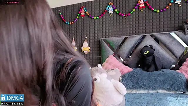 Snapshot of SolBeaumont1 chatting on December 4, 2025, 7:13 pm SolBeaumont1 online show from December 4, 2025, 7:13 pm