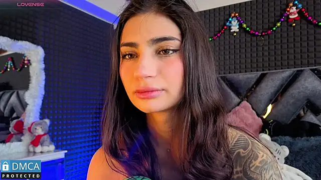 Snapshot of SolBeaumont1 chatting on December 3, 2025, 7:02 pm SolBeaumont1 online show from December 3, 2025, 7:02 pm