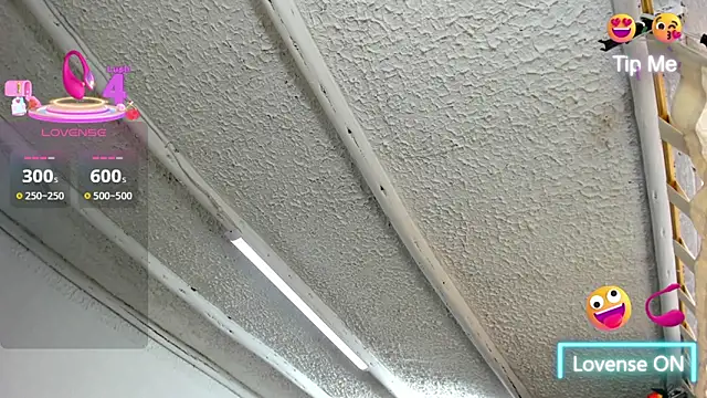 Snapshot of Selenakyle92_ chatting on October 8, 2025, 4:40 pm Selenakyle92 online show from October 8, 2025, 4:40 pm