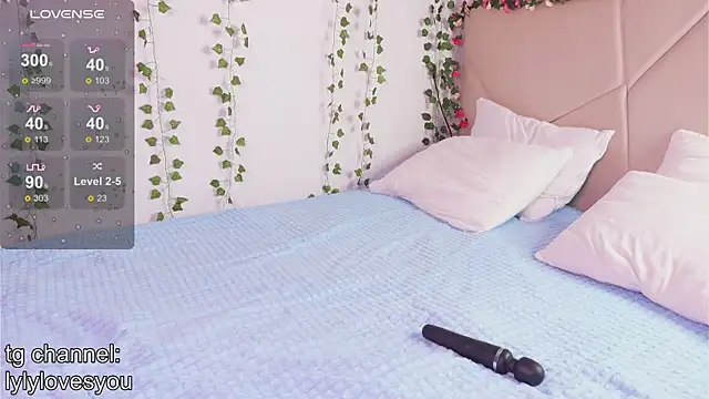 Snapshot of lylylovesyou chatting on January 13, 2026, 5:55 am lylylovesyou online show from January 13, 2026, 5:55 am