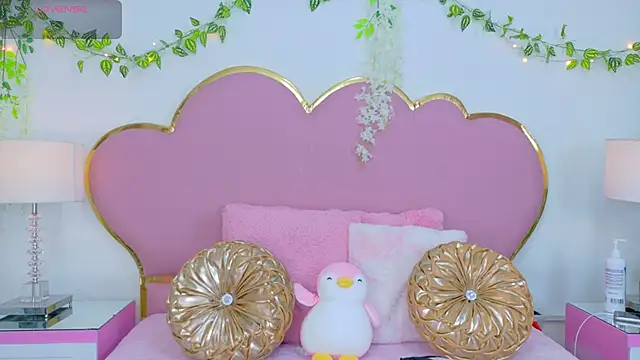 Snapshot of NahiaraReina chatting on October 27, 2025, 1:01 pm NahiaraReina online show from October 27, 2025, 1:01 pm