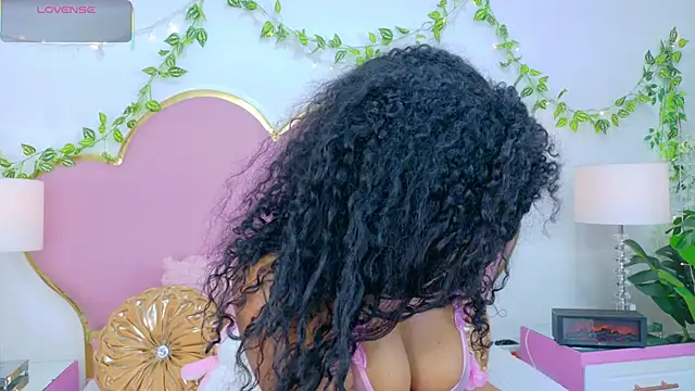 Snapshot of NahiaraReina chatting on November 19, 2025, 2:06 pm NahiaraReina online show from November 19, 2025, 2:06 pm