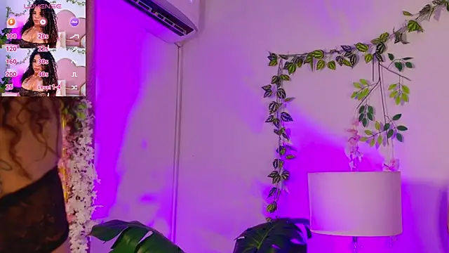 NahiaraReina online show from April 10, 2026, 1:40 pm