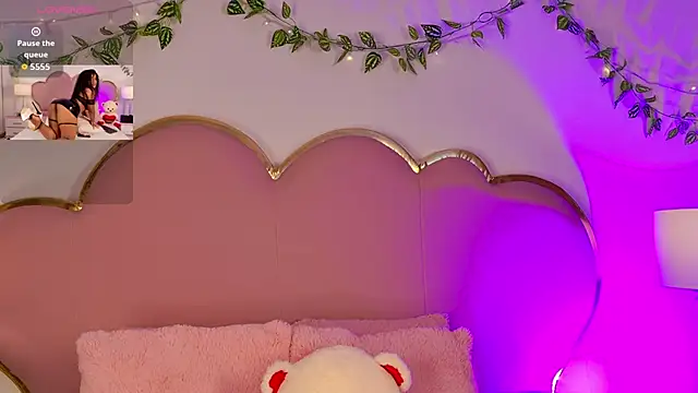 NahiaraReina online show from February 25, 2026, 1:22 pm