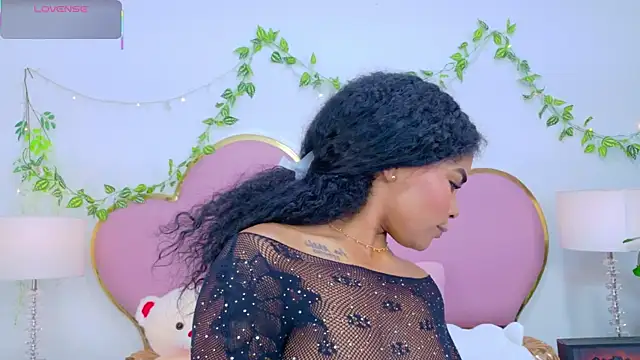 Snapshot of NahiaraReina chatting on November 22, 2025, 1:43 pm NahiaraReina online show from November 22, 2025, 1:43 pm