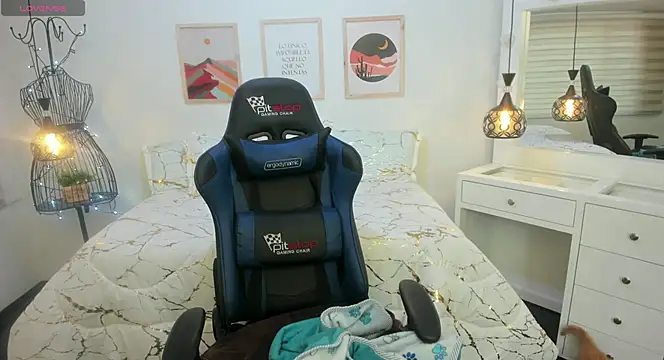 Snapshot of anahisbreeze chatting on January 15, 2025, 11:21 am anahisbreeze online show from January 15, 2025, 11:21 am