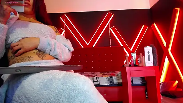 Snapshot of engel_devil chatting on October 31, 2025, 12:57 pm engel devil online show from October 31, 2025, 12:57 pm