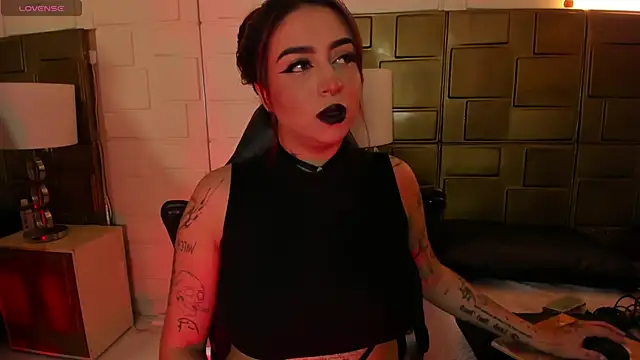 Snapshot of AnnikaMerliahh_ chatting on March 5, 2025, 12:00 pm AnnikaMerliahh online show from March 5, 2025, 12:00 pm