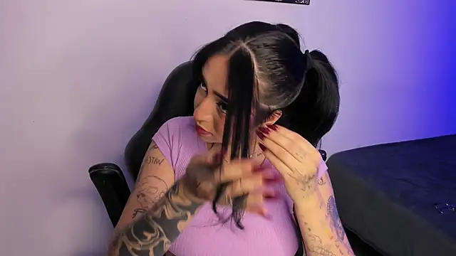 Snapshot of AnnikaMerliahh_ chatting on September 13, 2025, 4:23 am AnnikaMerliahh online show from September 13, 2025, 4:23 am