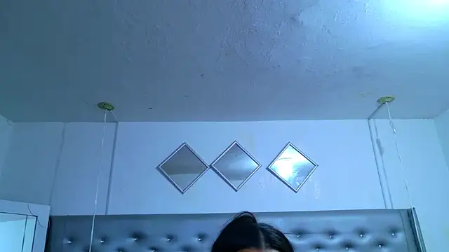 EileenBenzon online show from April 14, 2026, 4:39 am