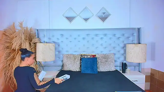 EileenBenzon online show from October 28, 2025, 4:13 am