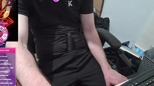 Snapshot of an4y8ot chatting on December 18, 2025, 9:14 am an4y8ot online show from December 18, 2025, 9:14 am