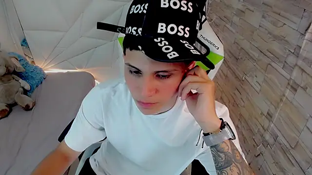 Brayan lopezz online show from March 17, 2025, 6:53 pm