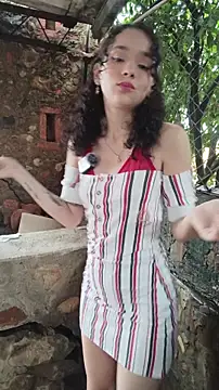 sweet outdoor charm online show from April 18, 2026, 2:52 pm