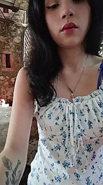 Snapshot of sweet_outdoor_charm chatting on April 23, 2026, 3:24 pm sweet outdoor charm online show from April 23, 2026, 3:24 pm