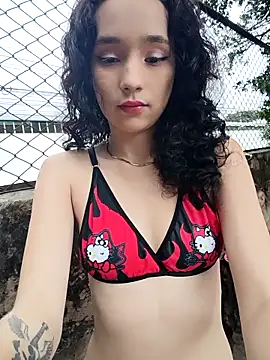 sweet outdoor charm online show from February 8, 2026, 7:33 pm