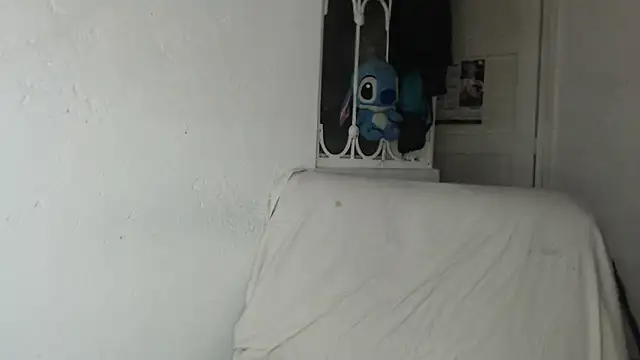 Snapshot of skinny_sweet2411 chatting on October 6, 2025, 6:25 am skinny sweet2411 online show from October 6, 2025, 6:25 am