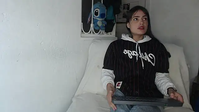 Snapshot of skinny_sweet2411 chatting on October 13, 2025, 9:27 pm skinny sweet2411 online show from October 13, 2025, 9:27 pm