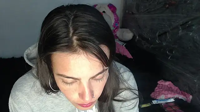 Snapshot of skinny_sweet2411 chatting on December 16, 2025, 1:04 pm skinny sweet2411 online show from December 16, 2025, 1:04 pm