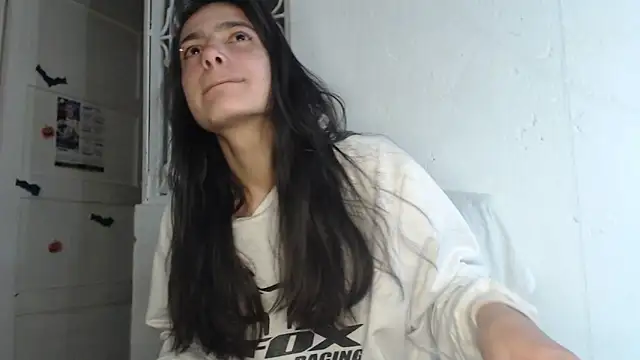 Snapshot of skinny_sweet2411 chatting on November 10, 2025, 1:43 am skinny sweet2411 online show from November 10, 2025, 1:43 am