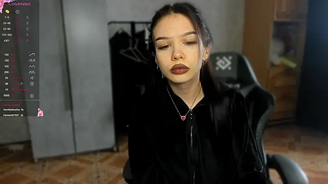 SweetyDeviliya online show from March 12, 2026, 6:39 am