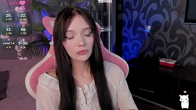 Snapshot of AliceBrunne chatting on March 10, 2025, 5:43 am AliceBrunne online show from March 10, 2025, 5:43 am