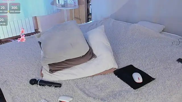 Snapshot of AliceBrunne chatting on February 13, 2025, 7:45 am AliceBrunne online show from February 13, 2025, 7:45 am