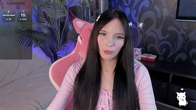 Snapshot of AliceBrunne chatting on March 7, 2025, 5:40 am AliceBrunne online show from March 7, 2025, 5:40 am