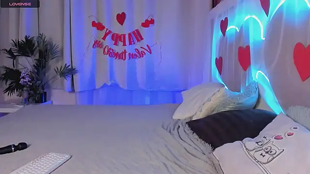 Snapshot of AliceBrunne chatting on February 7, 2025, 4:59 am AliceBrunne online show from February 7, 2025, 4:59 am