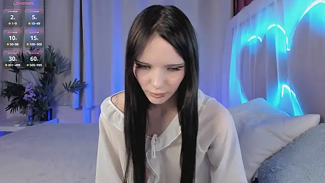 Snapshot of AliceBrunne chatting on February 4, 2025, 7:40 am AliceBrunne online show from February 4, 2025, 7:40 am