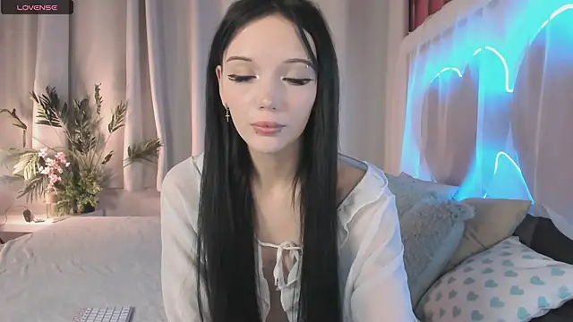 Snapshot of AliceBrunne chatting on February 18, 2025, 4:48 am AliceBrunne online show from February 18, 2025, 4:48 am