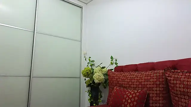 Snapshot of _Maddalena_ chatting on November 27, 2025, 9:48 pm Maddalena online show from November 27, 2025, 9:48 pm