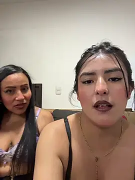Snapshot of kim_zaratte chatting on May 19, 2026, 4:30 am kim zaratte online show from May 19, 2026, 4:30 am