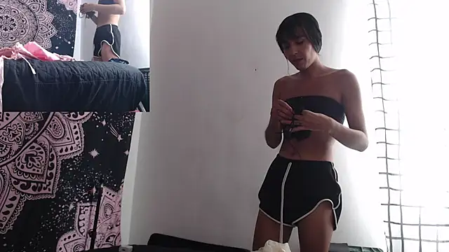 liissa 0 online show from April 15, 2026, 3:49 pm