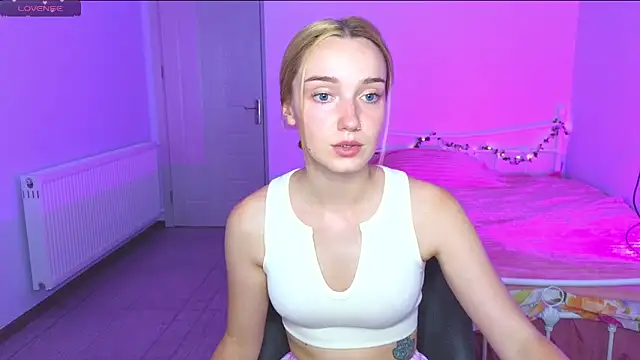 Wild Sophie  online show from September 23, 2025, 6:37 pm