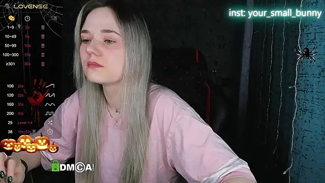 Snapshot of Your_small_bunny chatting on October 28, 2025, 2:01 am Your small bunny online show from October 28, 2025, 2:01 am