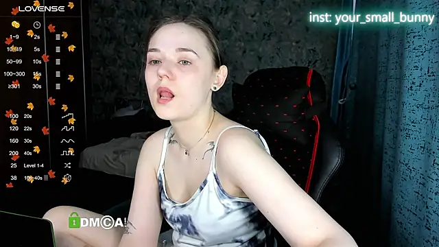 Snapshot of Your_small_bunny chatting on November 26, 2025, 4:01 am Your small bunny online show from November 26, 2025, 4:01 am