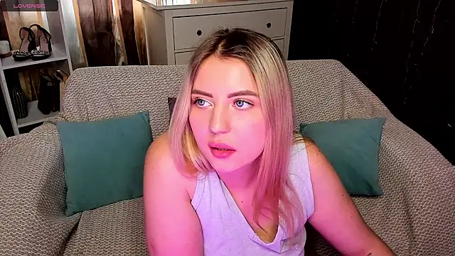 Snapshot of Ashley_Rous chatting on January 15, 2025, 7:37 am Ashley Rous online show from January 15, 2025, 7:37 am