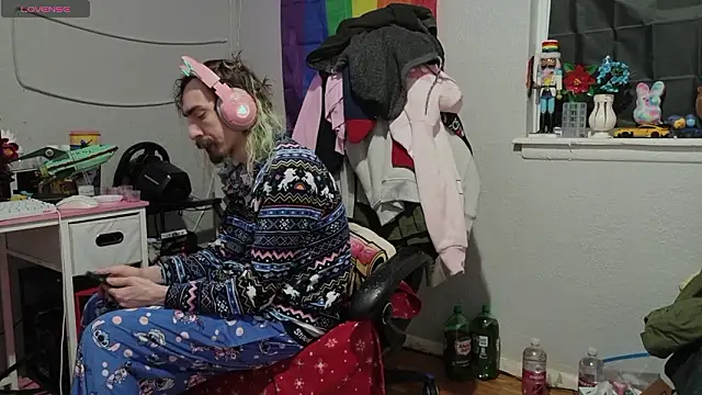 Snapshot of tallnerdyguy chatting on February 3, 2026, 1:49 am tallnerdyguy online show from February 3, 2026, 1:49 am