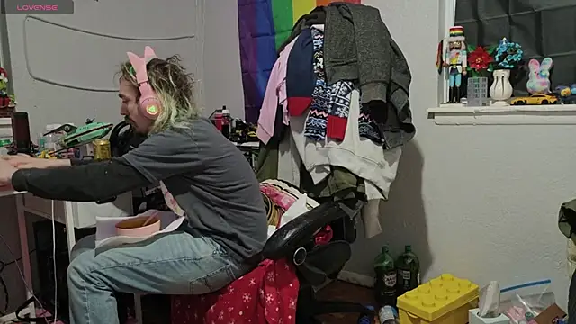 Snapshot of tallnerdyguy chatting on February 7, 2026, 3:25 am tallnerdyguy online show from February 7, 2026, 3:25 am