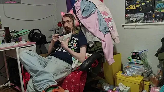 tallnerdyguy online show from April 1, 2026, 3:41 am