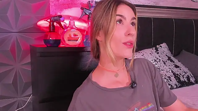 LaurynCopper online show from July 17, 2026, 5:37 am
