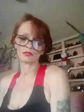 ivylee31 online show from April 8, 2026, 8:32 pm
