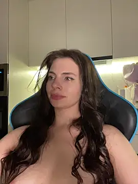 CurlyLara online show from April 11, 2026, 7:50 pm