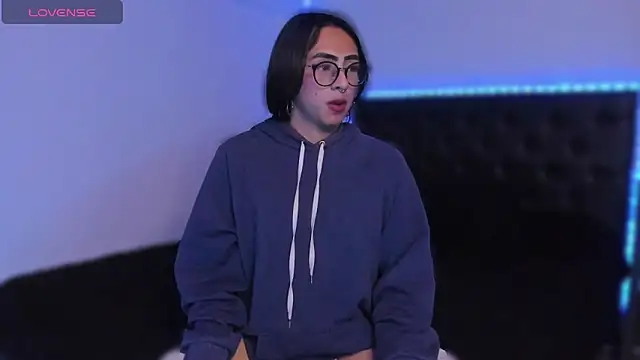 Snapshot of Skyler__blue4 chatting on March 1, 2025, 4:04 am Skyler  blue4 online show from March 1, 2025, 4:04 am