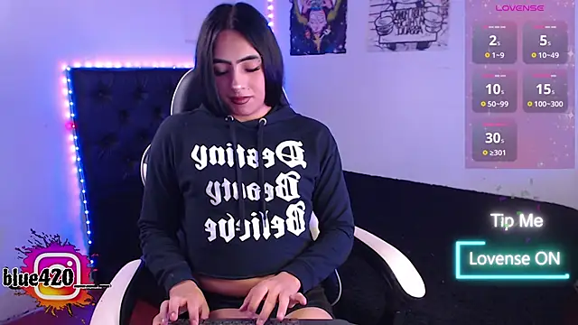 Skyler  blue4 online show from November 13, 2025, 9:08 pm