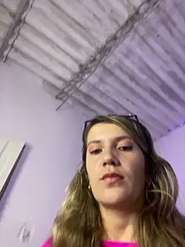 Snapshot of gwen_ashly chatting on July 1, 2026, 6:14 am gwen ashly online show from July 1, 2026, 6:14 am