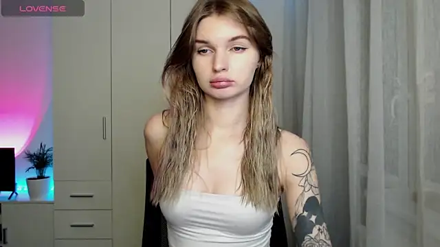 Snapshot of lounahyan chatting on December 16, 2025, 5:44 am lounahyan online show from December 16, 2025, 5:44 am