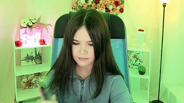 Snapshot of Elainebeness chatting on November 15, 2025, 10:25 pm Elainebeness online show from November 15, 2025, 10:25 pm