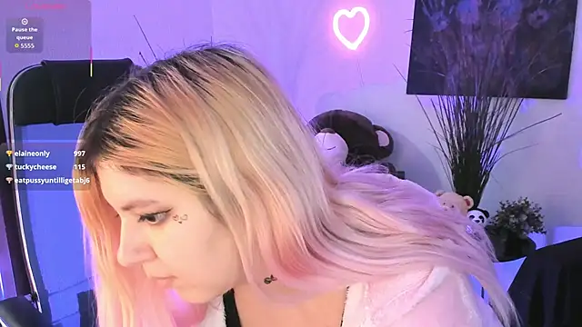 Snapshot of Elainebeness chatting on February 25, 2026, 11:48 pm Elainebeness online show from February 25, 2026, 11:48 pm